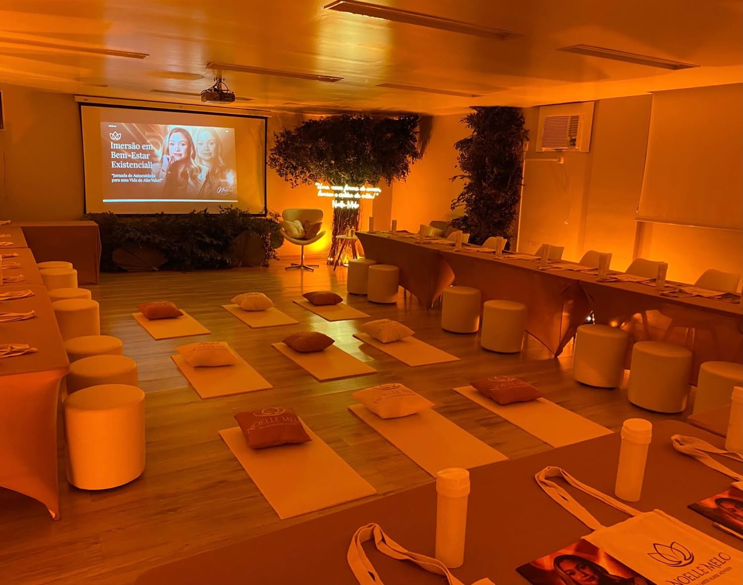 Sala preparada para a Imersão em Bem-Estar Existencial